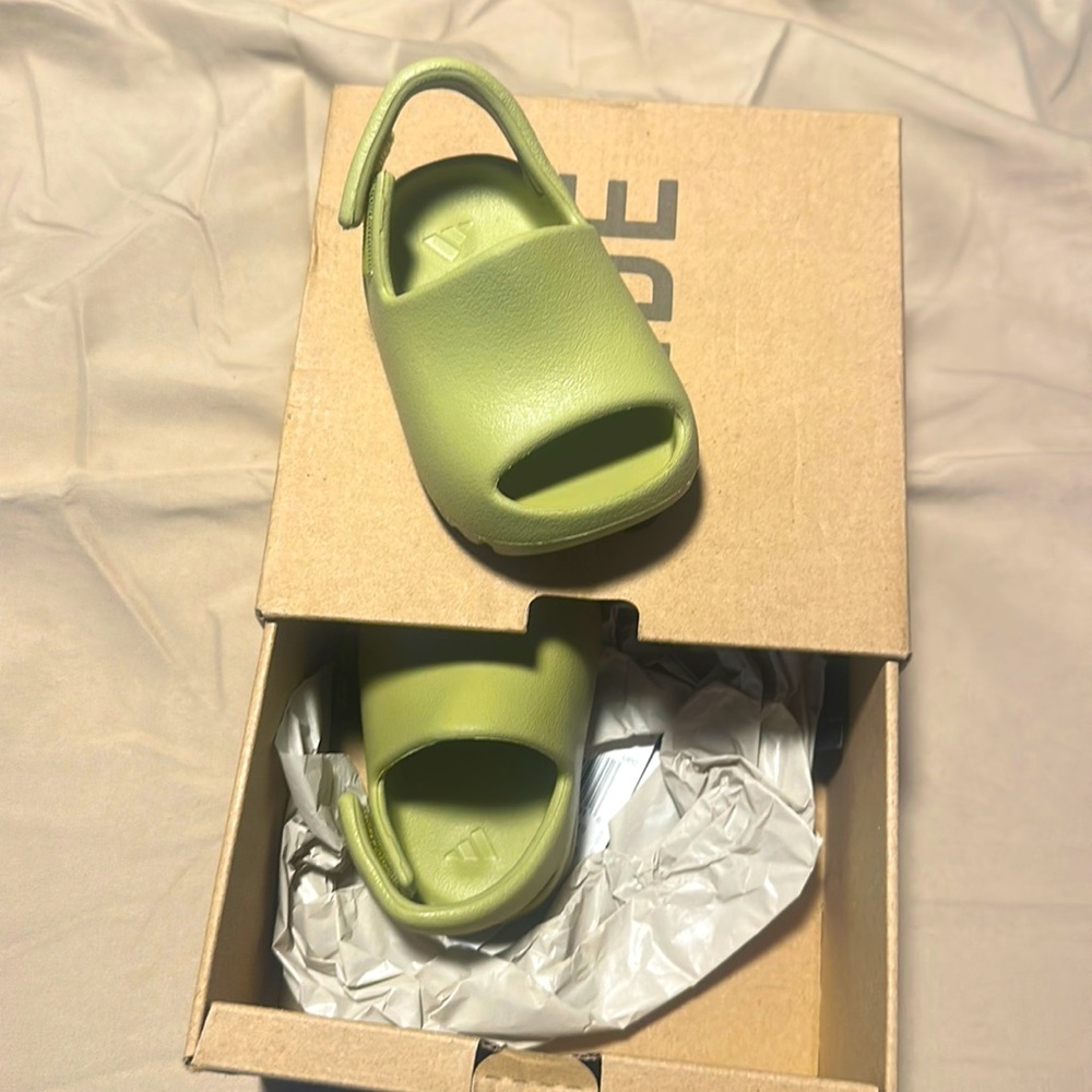 Yeezy baby toodler  green size 3